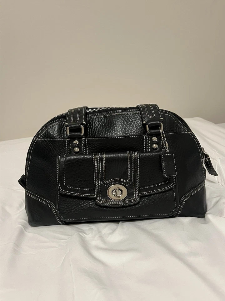 Bolso de médico Coach para mujer de cuero granulado negro con asa superior Hampton Foto 1 de 4