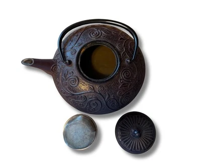 Tetera vintage de hierro fundido Teavana Abundance púrpura, patrón floral Foto 1 de 4