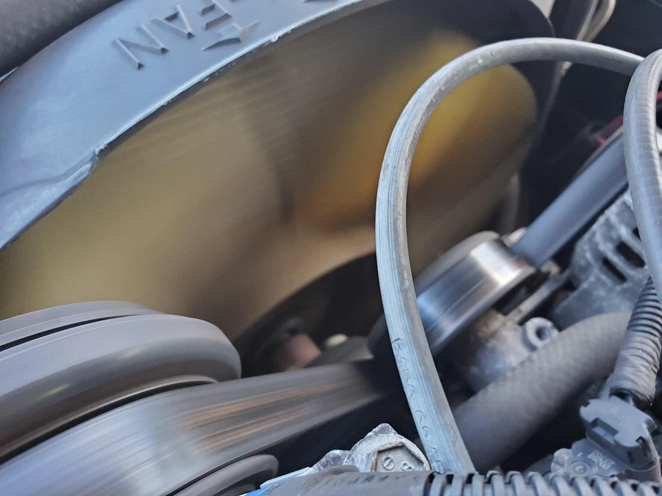 Lâmina de ventilador de refrigeração do radiador (11 lâminas)(AC)(4,3L) 1996-2005 Chevy Blazer - Imagem 1 de 4