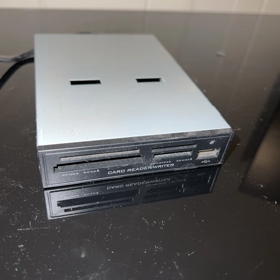 vostro 230 media card reader - Image 1 of 1