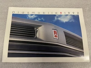 1992 OLDSMOBILE MODEL LINE-UP SALES SHOWROOM BROCHURE L@@K!! - Picture 1 of 5