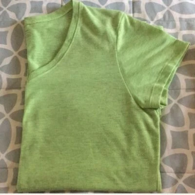 Top Eddie Bauer cuello en V Foto 1 de 4