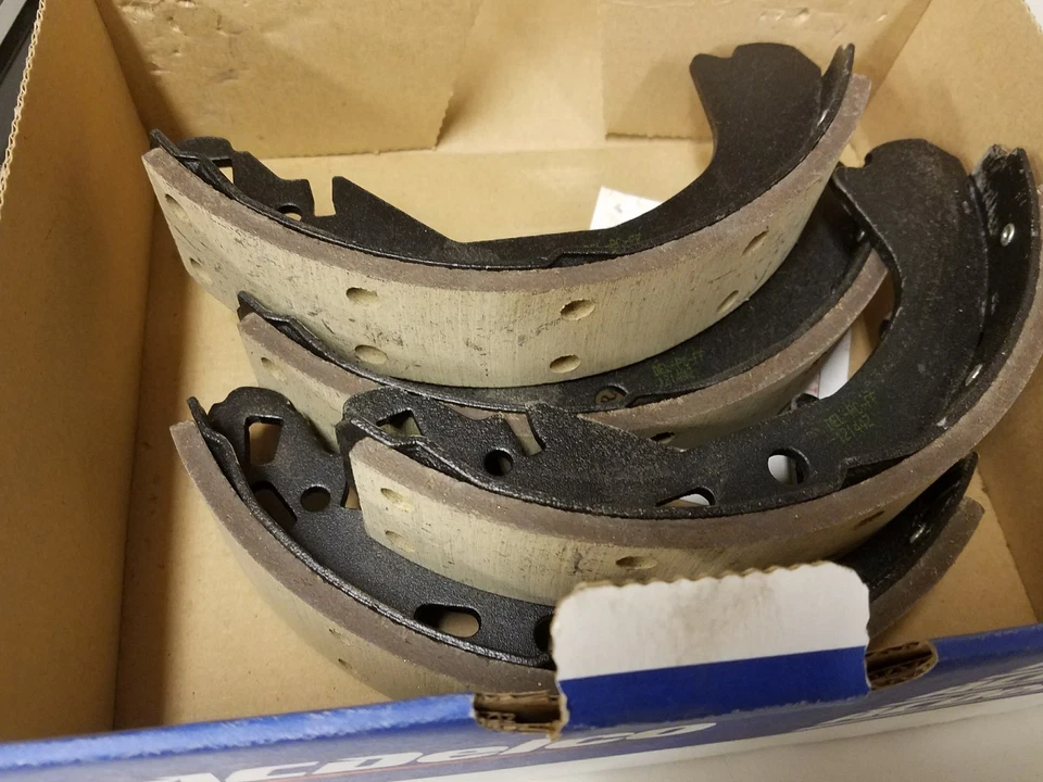 KIT ZAPATA FRENO TRASERO ORIGINAL GM 18030045 1997 CHEVY VENTURE OLDSMOBILE SILUETA Foto 1 de 2