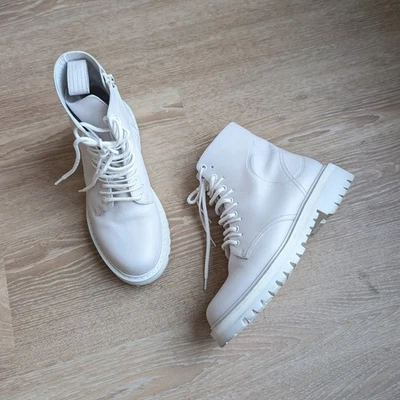 Botas de combate al tobillo Valentino Garavani blancas VLogo Signature, talla EU 38/US 8 Foto 1 de 4