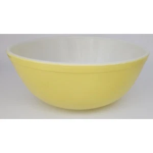 Vintage Pyrex Yellow Mixing Bowl 404 Primary Color Bowl Kitchenware VGC - Picture 1 of 12
