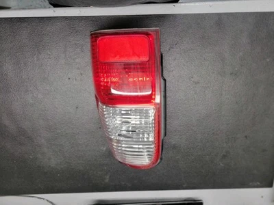 2001-2002 Toyota 4Runner LTD carcaça de luz de freio passageiro lado direito usado - Imagem 1 de 4