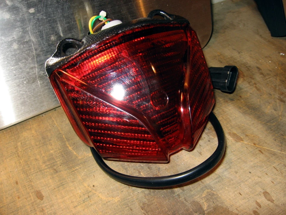 OEM Rücklicht MV Agusta F4 750 1000 Brutale 750 910 R / S / Brutale 989 — 第 1/1 张图片