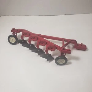 Ertl - International Ted 4 tractor plow Turning Plow - Picture 1 of 11