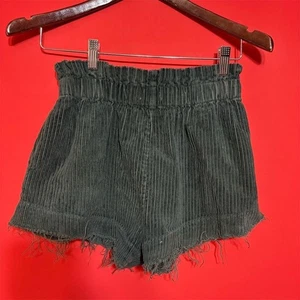 Urban Outfitters pantaloncino donna XS verde velluto a coste orlo sfilacciato - Foto 1 di 6