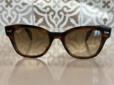 Óculos de sol Ray-Ban RB0880S 954/51 listrado Havana com lentes marrons degradê - Imagem 1 de 4