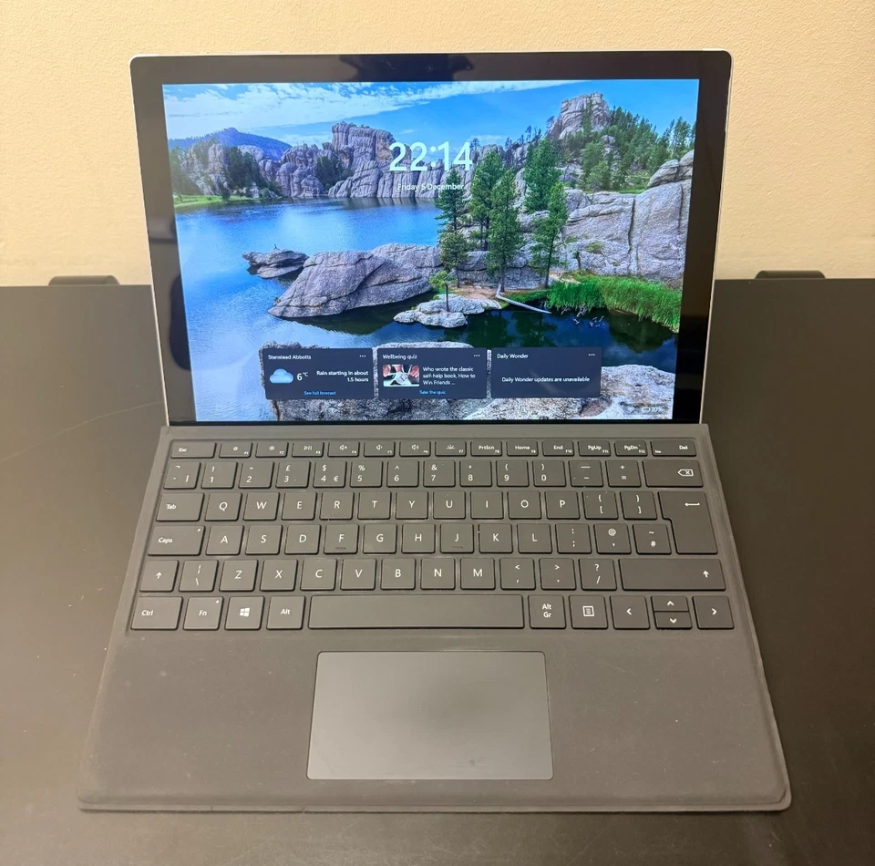 Microsoft Surface Pro 5 Intel Core i5-7300U, 256GB SSD, 8GB RAM- Touch Issue - Image 1 of 4