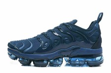 navy blue nike vapormax plus