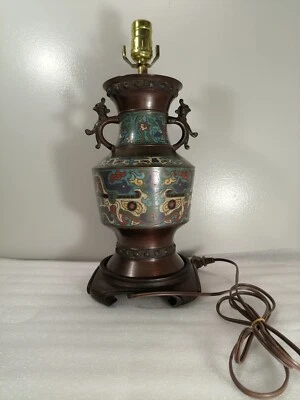 Lámpara de mesa jarrón esmalte bronce raro, jarrón japonés antiguo, patrón Taotie, década de 1910 Foto 1 de 4