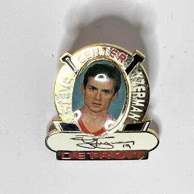 PIN SOLAPA STEVE YZERMAN DETROIT ALAS ROJAS EDICIÓN LIMITADA Foto 1 de 4