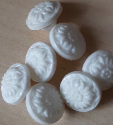 7 Trachtenknöpfe Braut Blusen  Schmuckknöpfe WEISS 11 mm - VINTAGE ? - Bild 1 von 4