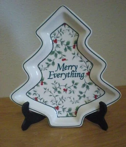 Winterberry Christmas Tree Plate - Pfaltzgraff - Picture 1 of 3