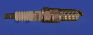 NEW IN BOX V-Power NGK 3951 TR55 SPARK PLUG - Foto 1 di 9