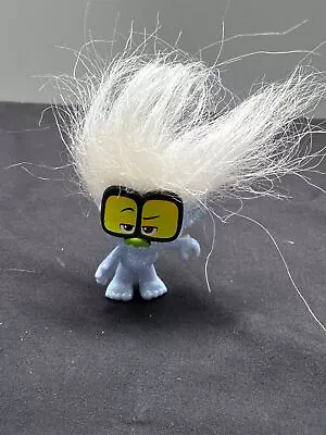 Muñeca Troll Russ Berrie 1986 Vintage Azul Brillo Con Pelo Blanco y Gafas 2" Co Foto 1 de 4