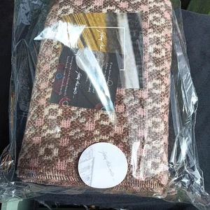 Quality Welsh Tapestry Style Wool Blanket Double UK Made Reversible Crimson Red - Picture 1 of 4