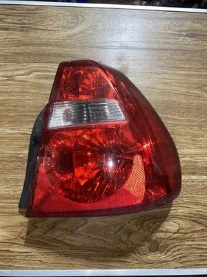 Conjunto de luz trasera derecha para Chevrolet Malibu 2003-07 Foto 1 de 2
