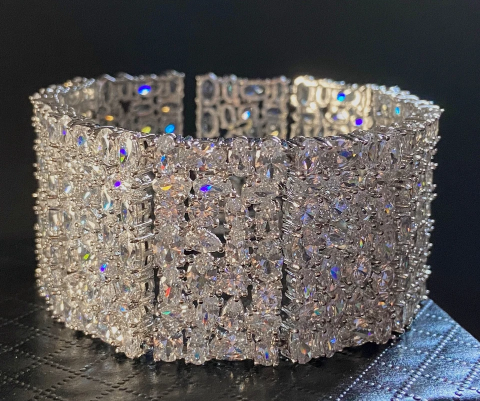 Brazalete ancho de diamantes simulados 96 cwt oro blanco 18k relleno sobre joyas nupciales Foto 1 de 4