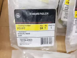 **NUEVAS bolsas selladas***GE FB1PF bloqueo de candado estándar para disyuntor FB100 - Imagen 1 de 2