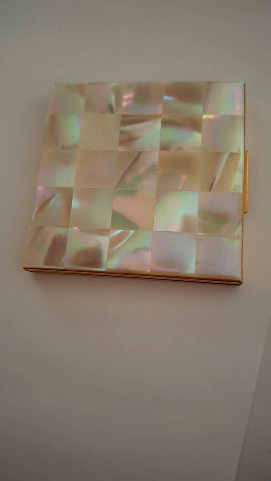 Estuche de maquillaje madreperla American Beauty Foto 1 de 4