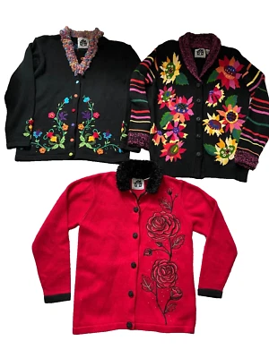 Lote de 3 suéteres cardigã malha manga longa floral HSN Storybook malhas tamanho P - Imagem 1 de 4