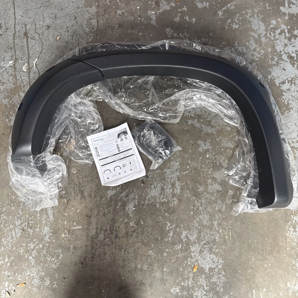 Juego de 4 guardabarros acampanados Trail FX PFFC3005T para Chevy Silverado 1500 2019-2020 Foto 1 de 4