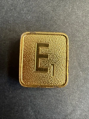 Azulejo individual de repuesto de oro letra E Scrabble Franklin Mint pieza de coleccionista Foto 1 de 2