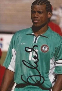 NIGERIA: SUNDAY OLISEH SIGNED 6x4 ACTION PHOTO + COA - Bild 1 von 1