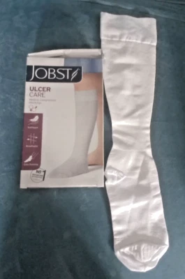 BNWB JOBST ULCER WHITE KNEE HIGH COMPRESSION ANTI-EMBOLISM STOCKING X 1 SMALL - Image 1 of 4