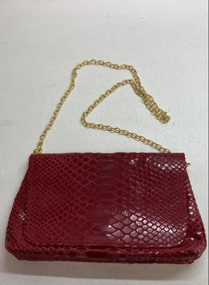 Bolso sin asas vintage años 90 Kemestry rojo piel de serpiente en relieve correa de cadena tono dorado Foto 1 de 4