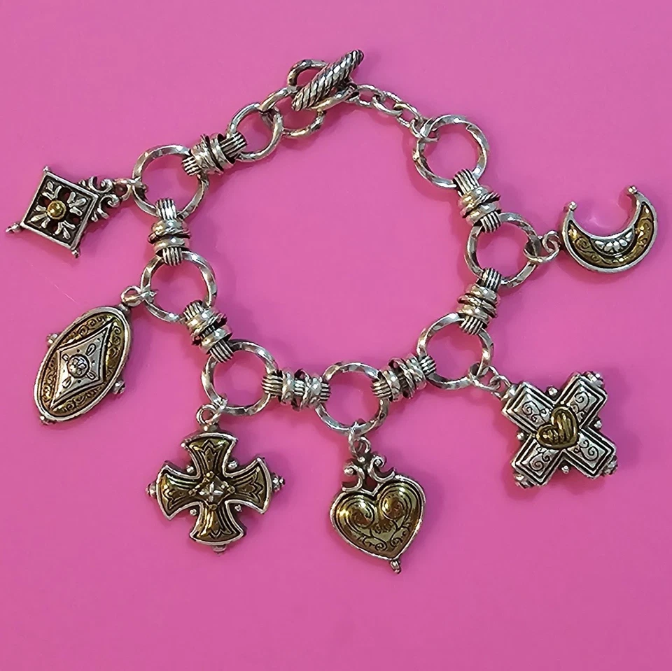 ✅ Pulseira Berloque Rara Brighton com Bolsa de Pó Prata e Ouro Cruz Coração Lua... - Imagem 1 de 4