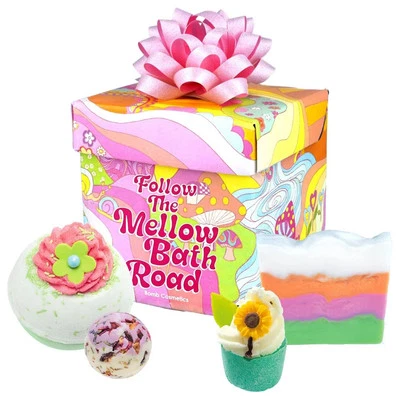 BOMB COSMETICS Bath Gift Set Womens Soap Bath Bomb Creamer Pamper Multicoloured Retro Handmade