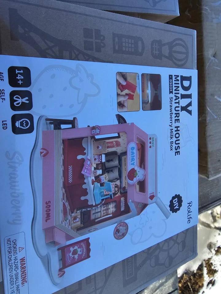 Rolife DS034 Miniature Food Box Shop Kit - Strawberry Milk Box - Image 1 of 4