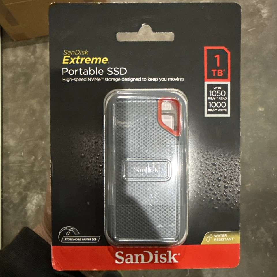 SanDisk Extreme 1TB, USB-C Portable External SSD - Black (SDSSDE61-1T00-AT)