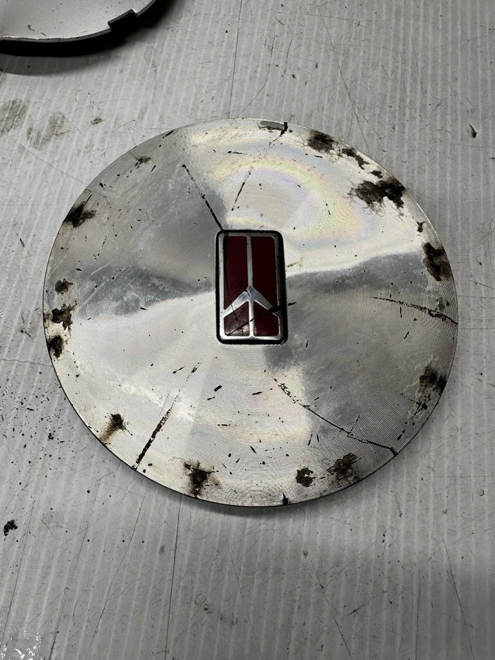 Tapacubos centrales Oldsmobile Delta 88 Ninety Eight Bravada 93-97 OEM 25606966 Foto 1 de 4