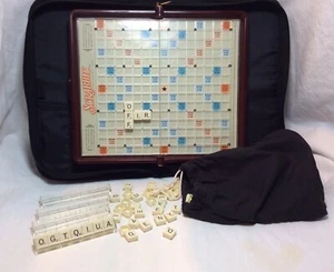Hasbro Scrabble Fliesenspiel Folio Edition Kreuzworträtsel tragbares Reisespiel - Bild 1 von 6