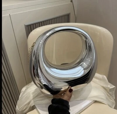 Bolso sin asas Designer Inspo Moon Mirror Acrílico Media Luna Cult Inspo Foto 1 de 3