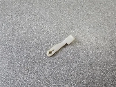 NICE USED ORIGINAL PORSCHE 924S 944 968 PASSENGERS DOOR LOCK LATCH PUSHROD - Image 1 of 3