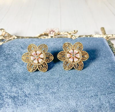 Pendientes de cristal rosa, aretes de oro hechos a mano, aretes florales de boda Foto 1 de 4