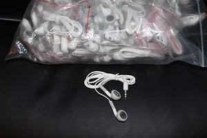Bulk WHOLESALE Lot of 50 3.5mm Earbuds / Headphones / Earphones - Picture 1 of 10