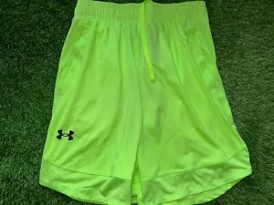 UNDER ARMOUR MENS TRAIN STRETCH SHORTS SIZE XL QUIRKY LIME NWT $35 - Picture 1 of 3