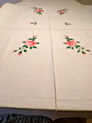 Nappe ancienne en lin blanc broderies peinture de roses   ( réf 11 ) - Photo 1/4