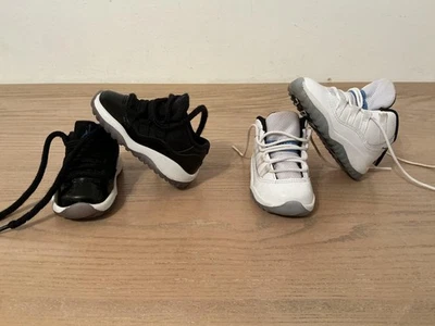 Air Jordan 11 Zapatos Niño Pequeño Talla 5C Lote de 2 Negro Space Jam Blanco Leyenda Azul Foto 1 de 4