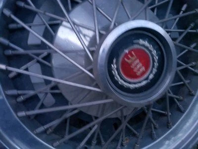 2.   15 ДЮЙМОВ 1979 MERMERCURY COUGAR КРЫШКИ КОЛЕС - Изображение 1 из 2