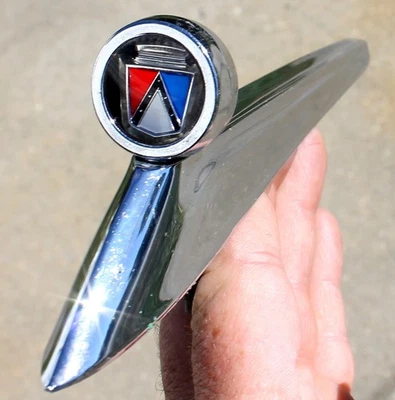 NICE OEM FORD 1962 1963 FALCON RIGHT FRONT FENDER  ORNAMENT EMBLEM C2DB-16A104-A - Image 1 of 4