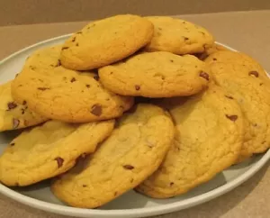 DELICIOUS HOMEMADE Soft and Chewy Chocolate Chip Cookies with Crispy Edges 12 Ct - Picture 1 of 5