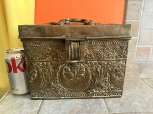Vintage Hinged COPPER BOX with Hammered Bottom with Brass ? Handle - Picture 1 of 12